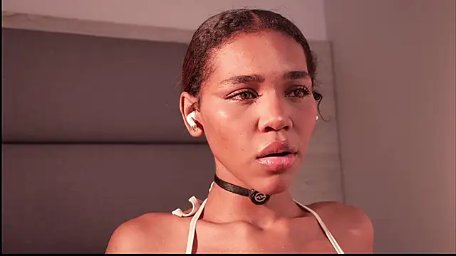 Lily Miiller online show from 07/22/26, 08:55