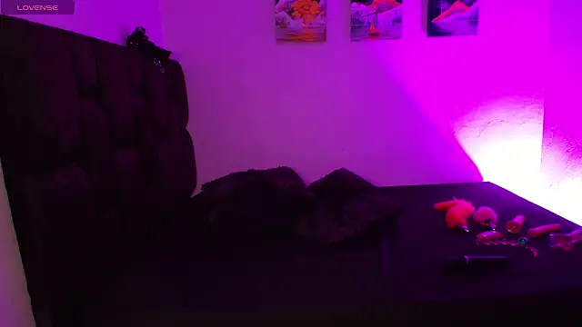 EmilySavvato online show from 02/02/25, 03:43