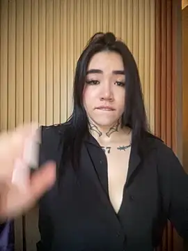 Snapshot of Nickiiiii chatting on 10/04/25, 09:35 Nickiiiii online show from 10/04/25, 09:35