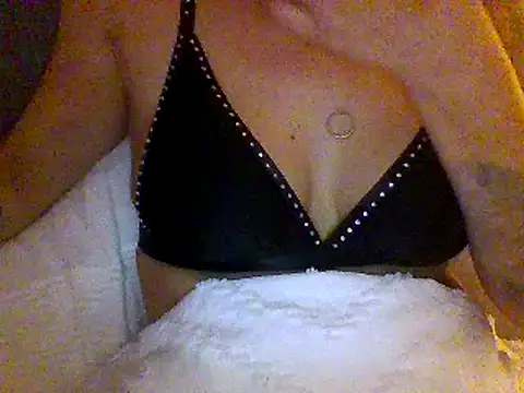 Snapshot of Fiesty_findom40 chatting on 12/25/24, 02:03 Fiesty findom40 online show from 12/25/24, 02:03