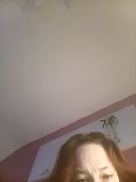 Snapshot of Fiesty_findom40 chatting on 11/16/25, 06:08 Fiesty findom40 online show from 11/16/25, 06:08