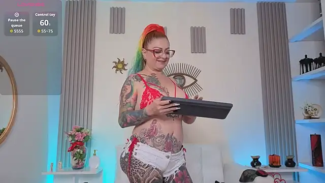 Snapshot of EMILY_ROUSSE71 chatting on 05/25/26, 10:38 EMILY ROUSSE71 online show from 05/25/26, 10:38