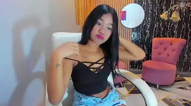 Snapshot of skinny_cloe chatting on 12/08/24, 11:51 skinny cloe online show from 12/08/24, 11:51