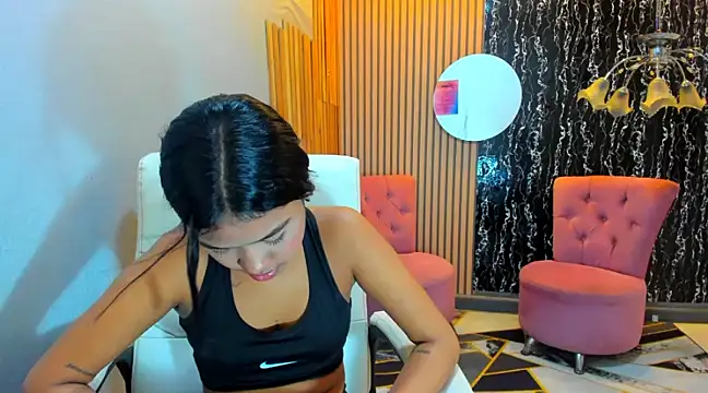 Snapshot of skinny_cloe chatting on 12/10/24, 02:59 skinny cloe online show from 12/10/24, 02:59