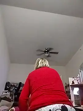 Snapshot of Playmate86 chatting on 12/06/24, 02:02 Playmate86 online show from 12/06/24, 02:02