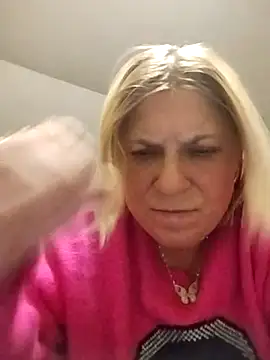 Snapshot of Playmate86 chatting on 12/12/24, 02:59 Playmate86 online show from 12/12/24, 02:59