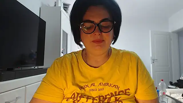 Amandamuller1982 online show from 07/06/26, 05:48