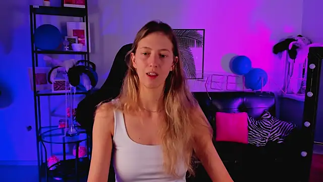 Snapshot of Sharon_Evansi chatting on 12/19/24, 08:45 Sharon Evansi online show from 12/19/24, 08:45