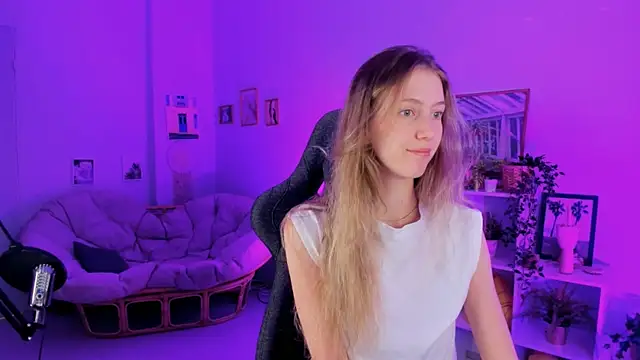 Snapshot of Sharon_Evansi chatting on 12/28/24, 09:09 Sharon Evansi online show from 12/28/24, 09:09