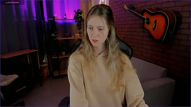 Snapshot of Sharon_Evansi chatting on 01/03/25, 08:54 Sharon Evansi online show from 01/03/25, 08:54