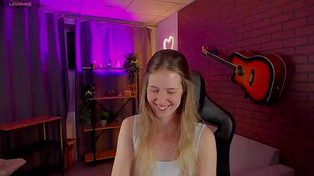 Snapshot of Sharon_Evansi chatting on 01/03/25, 11:57 Sharon Evansi online show from 01/03/25, 11:57