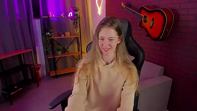 Snapshot of Sharon_Evansi chatting on 01/05/25, 11:59 Sharon Evansi online show from 01/05/25, 11:59