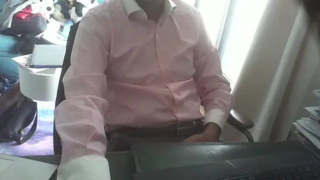 Snapshot of shyfrenchcock1 chatting on 11/06/25, 10:27 shyfrenchcock1 online show from 11/06/25, 10:27