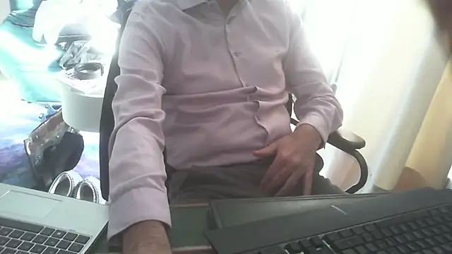 Snapshot of shyfrenchcock1 chatting on 11/10/25, 10:58 shyfrenchcock1 online show from 11/10/25, 10:58