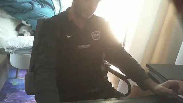 Snapshot of shyfrenchcock1 chatting on 11/29/25, 02:31 shyfrenchcock1 online show from 11/29/25, 02:31