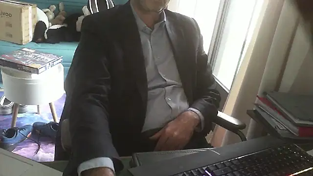 Snapshot of shyfrenchcock1 chatting on 12/04/25, 02:15 shyfrenchcock1 online show from 12/04/25, 02:15