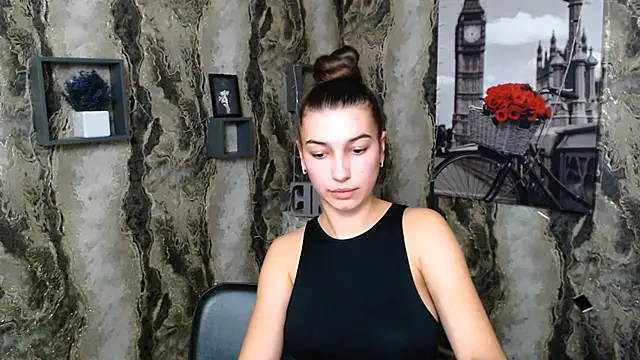 KarolinaRosse  online show from 02/10/25, 12:50