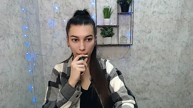 KarolinaRosse  online show from 02/17/25, 10:07