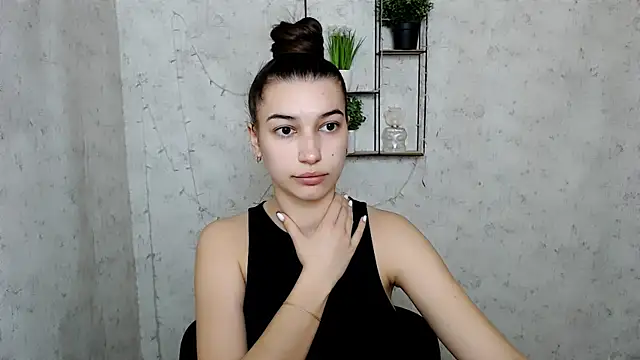 KarolinaRosse  online show from 03/23/25, 06:47