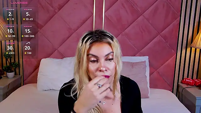 LaraAddison online show from 09/27/25, 05:34