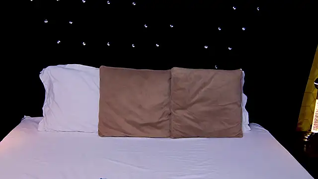 LaraAddison online show from 10/18/25, 05:32