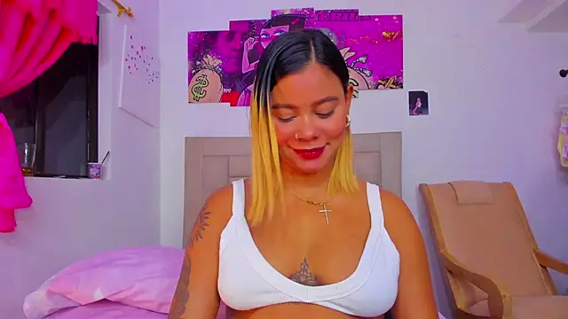 Snapshot of Miranda-brow chatting on 02/08/25, 11:02 Miranda-brow online show from 02/08/25, 11:02