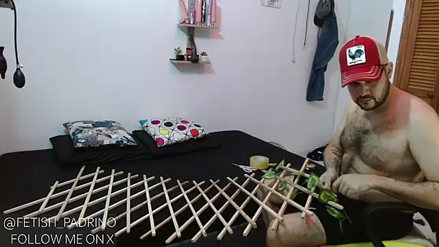 Snapshot of fetish_padrino chatting on 01/11/25, 02:20 fetish padrino online show from 01/11/25, 02:20