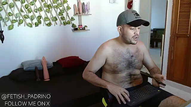 Snapshot of fetish_padrino chatting on 01/19/25, 03:10 fetish padrino online show from 01/19/25, 03:10