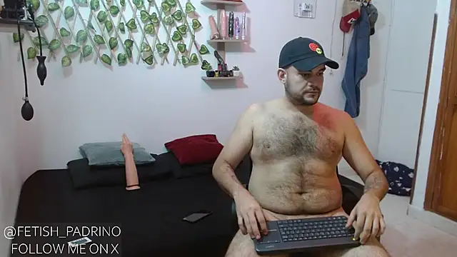 Snapshot of fetish_padrino chatting on 01/21/25, 10:19 fetish padrino online show from 01/21/25, 10:19