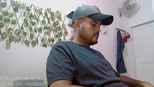 Snapshot of fetish_padrino chatting on 03/18/25, 01:43 fetish padrino online show from 03/18/25, 01:43