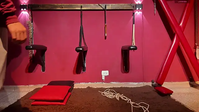 Snapshot of BDSM_Vantablack_ chatting on 01/15/25, 07:26 BDSM Vantablack online show from 01/15/25, 07:26