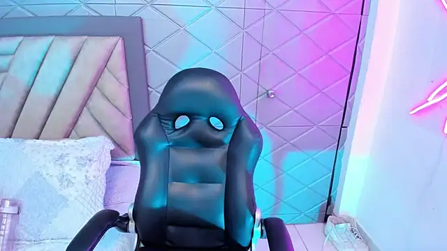 AikoLee  online show from 09/17/25, 05:42