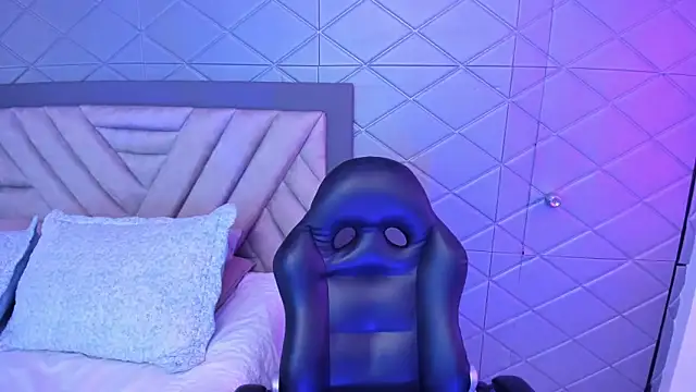 AikoLee  online show from 10/07/25, 08:44