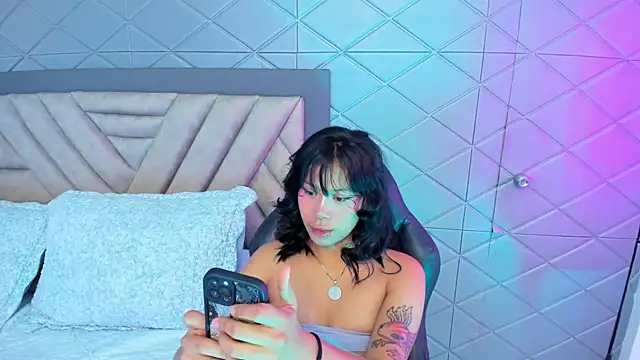 AikoLee  online show from 10/11/25, 04:12