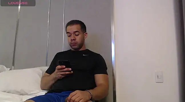 Snapshot of FaustoCock chatting on 12/28/24, 04:08 FaustoCock online show from 12/28/24, 04:08