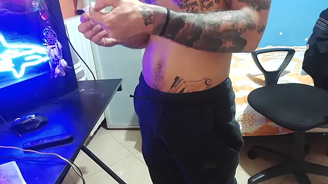 Snapshot of Badboyi1997 chatting on 10/02/25, 12:17 Badboyi1997 online show from 10/02/25, 12:17