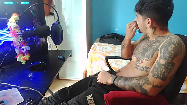 Snapshot of Badboyi1997 chatting on 10/03/25, 12:35 Badboyi1997 online show from 10/03/25, 12:35