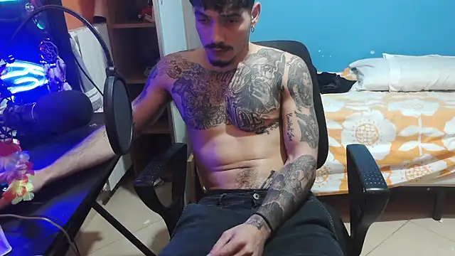 Snapshot of Badboyi1997 chatting on 10/04/25, 12:41 Badboyi1997 online show from 10/04/25, 12:41