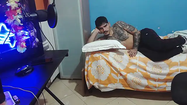 Snapshot of Badboyi1997 chatting on 10/05/25, 12:53 Badboyi1997 online show from 10/05/25, 12:53