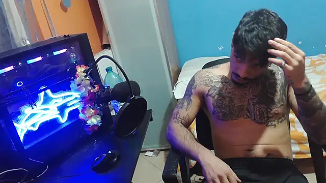 Snapshot of Badboyi1997 chatting on 10/09/25, 02:20 Badboyi1997 online show from 10/09/25, 02:20