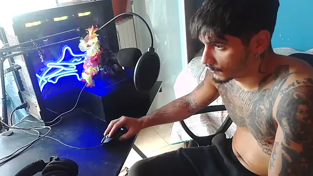 Snapshot of Badboyi1997 chatting on 10/11/25, 10:47 Badboyi1997 online show from 10/11/25, 10:47