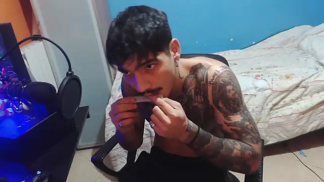 Snapshot of Badboyi1997 chatting on 10/12/25, 08:19 Badboyi1997 online show from 10/12/25, 08:19