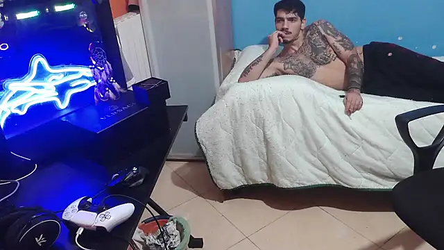 Snapshot of Badboyi1997 chatting on 10/16/25, 01:50 Badboyi1997 online show from 10/16/25, 01:50