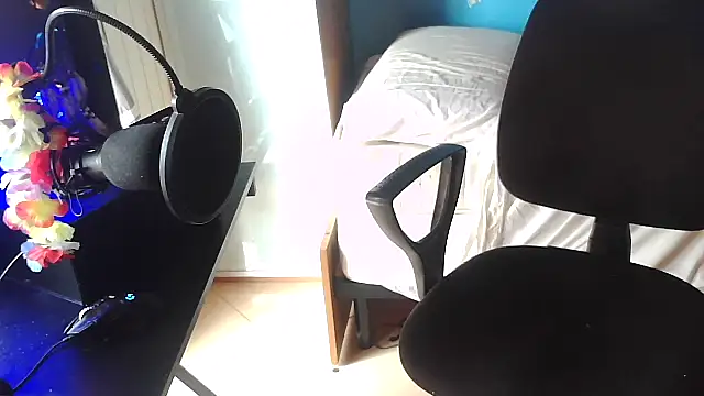 Snapshot of Badboyi1997 chatting on 10/18/25, 01:12 Badboyi1997 online show from 10/18/25, 01:12