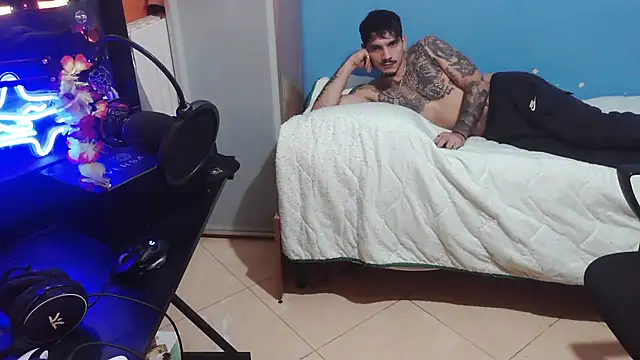 Snapshot of Badboyi1997 chatting on 10/19/25, 01:39 Badboyi1997 online show from 10/19/25, 01:39