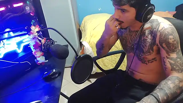 Snapshot of Badboyi1997 chatting on 10/24/25, 02:19 Badboyi1997 online show from 10/24/25, 02:19