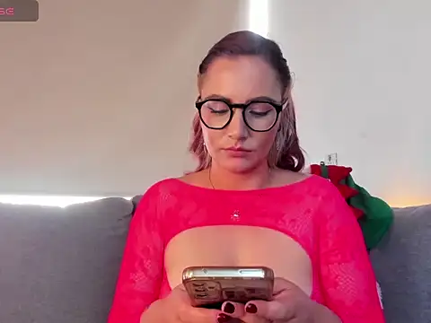 Hanna Clark  online show from 12/14/24, 06:30