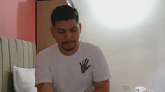 Snapshot of evoscenteno chatting on 12/16/24, 09:09 evoscenteno online show from 12/16/24, 09:09