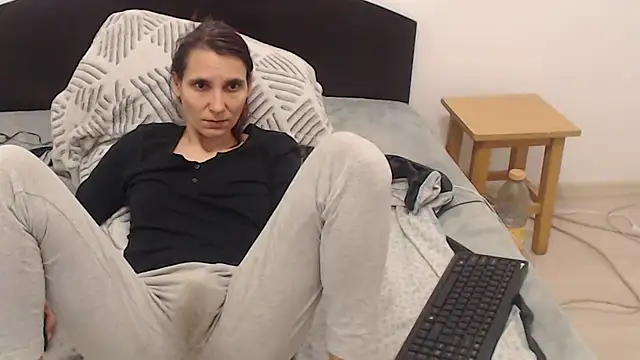 Snapshot of pussywetsquirty chatting on 04/16/26, 05:30 pussywetsquirty online show from 04/16/26, 05:30