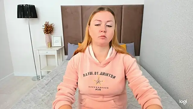 Snapshot of BettyBloom69 chatting on 09/30/25, 04:39 BettyBloom69 online show from 09/30/25, 04:39